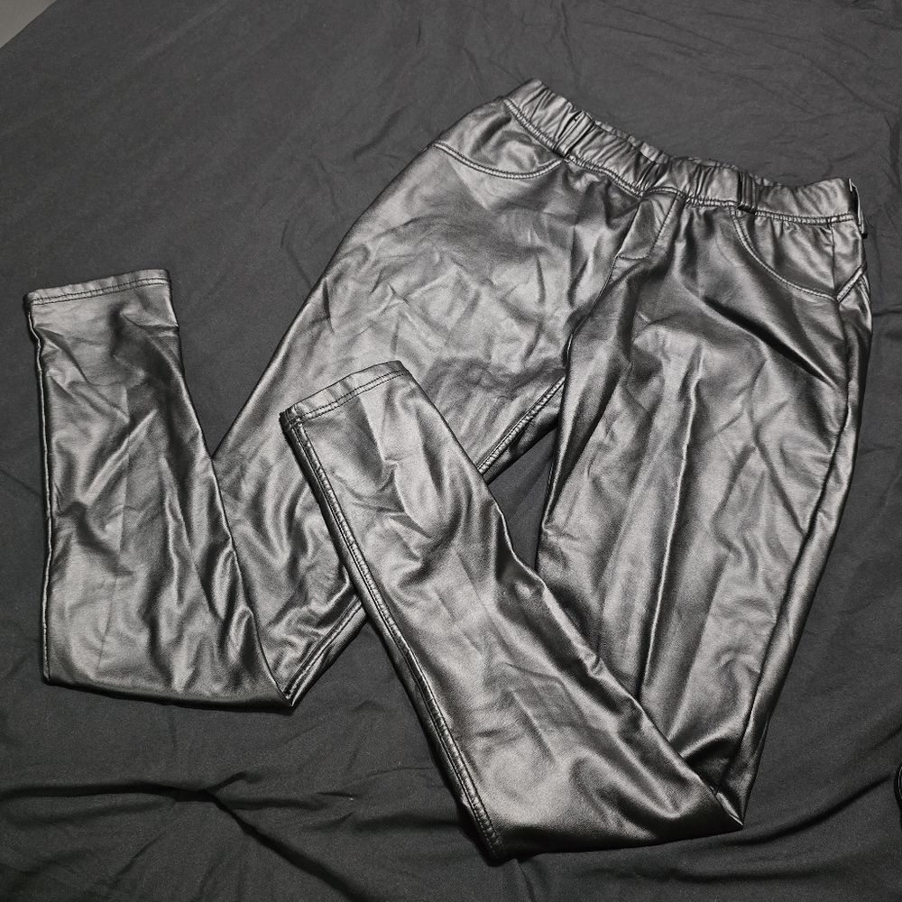 Black Faux Leather Scrunch Butt Leggings, Small